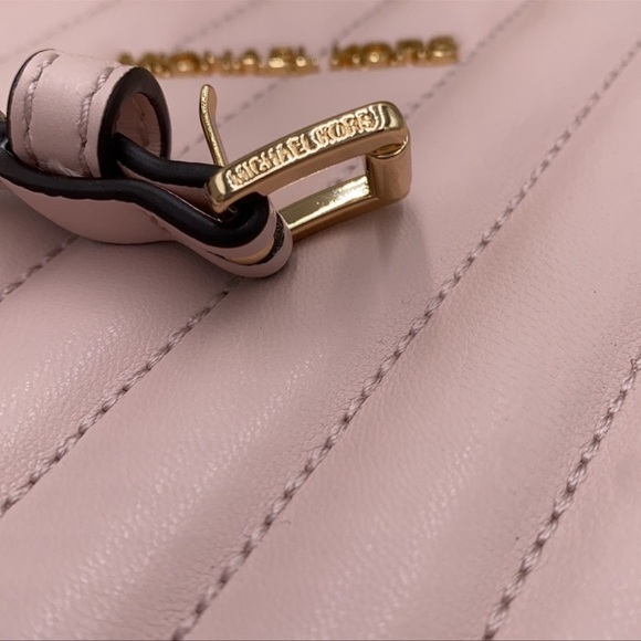 MICHAEL KORS ROSE SM OVAL CAMERA XBODY POWDER BLS - Picture 15 of 15